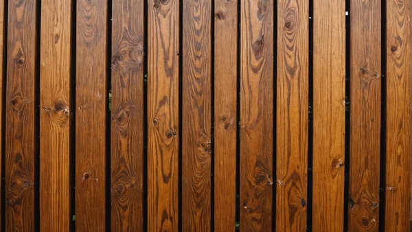 Pourquoi utiliser un saturateur écologique pour son bardage bois